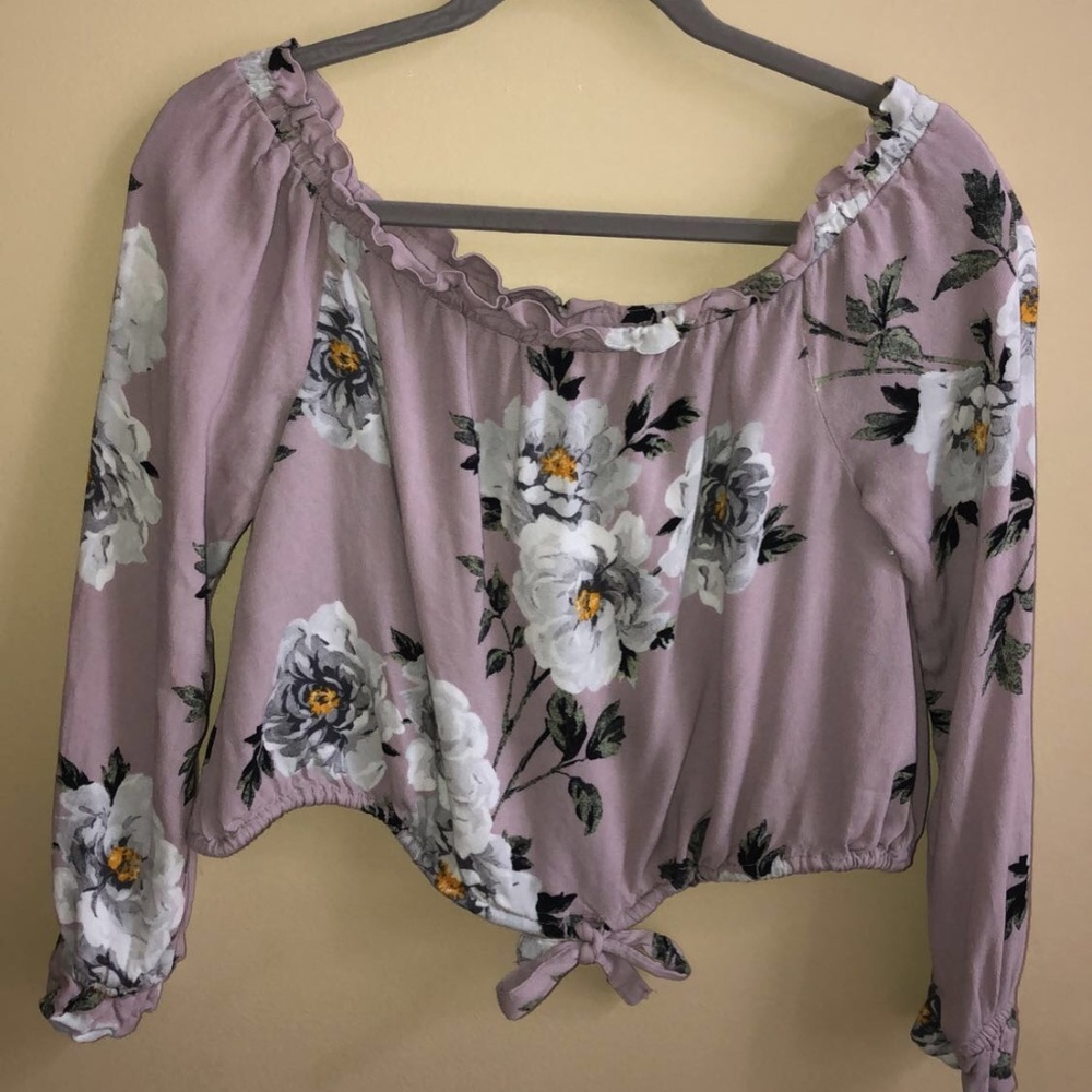 Off-the-Shoulder Flower crop Top